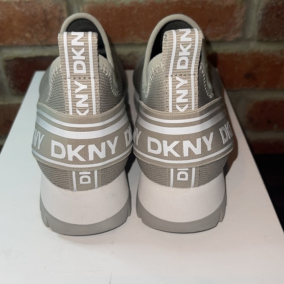 DKNY Logo Slip On Sneakers - NWOB - Picture 4 of 5